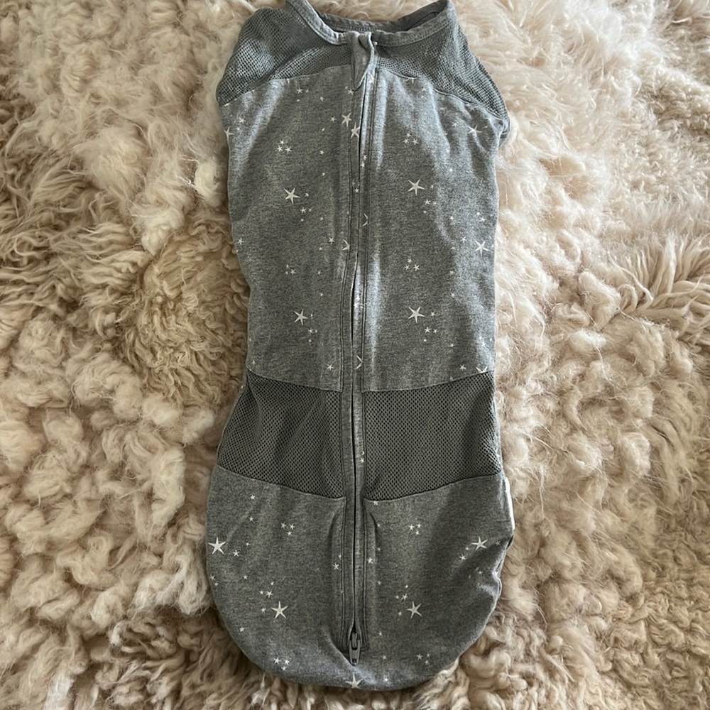 Happiest Baby Small Stars Sleepea Organic Cotton Swaddle in Grey